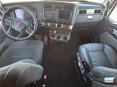 2023 Kenworth T680 photo 3