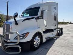 2023 Kenworth T680 photo 2