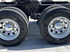 2023 Kenworth T680 photo 4