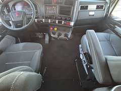 2023 Kenworth T680 photo 3