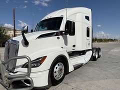 2023 Kenworth T680 photo 2