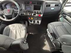 2023 Kenworth T680 photo 3