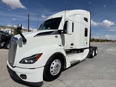2023 Kenworth T680 photo 2