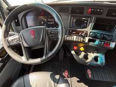 2023 Kenworth T680 photo 3