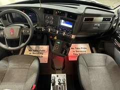 2027 Kenworth T880S photo 2