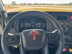 2027 Kenworth T880 photo 9