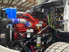 2027 Kenworth T880 photo 2