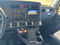 2027 Kenworth T880 photo 7