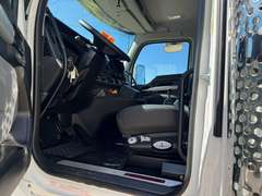 2027 Kenworth T880 photo 10