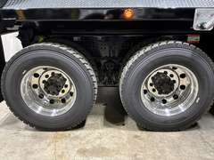 2027 Kenworth T880 photo 3