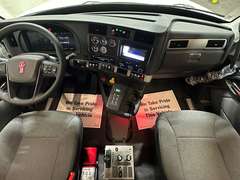 2027 Kenworth T880 photo 2