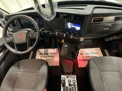 2027 Kenworth T880 photo 2