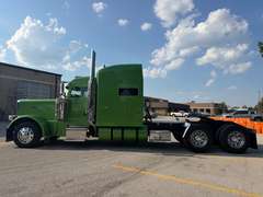 2023 Peterbilt 389 photo 7