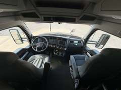2022 Kenworth T680 photo 3