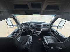 2023 Peterbilt 579 photo 3