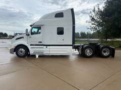2023 Peterbilt 579 photo 9