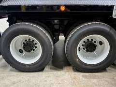 2027 Kenworth T880 photo 3