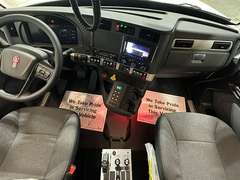 2027 Kenworth T880 photo 2
