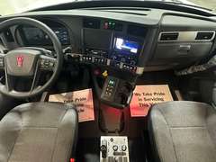2027 Kenworth T880 photo 2