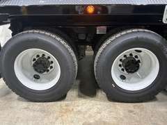 2027 Kenworth T880 photo 3