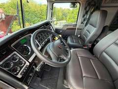 2027 Kenworth W900L photo 3