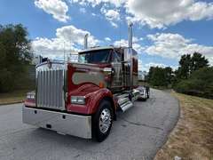 2027 Kenworth W900L photo 2