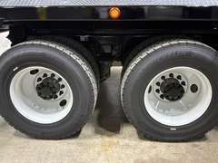 2027 Kenworth T880 photo 3