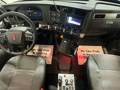 2027 Kenworth T880S photo 2