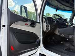 2022 Peterbilt 579 photo 3