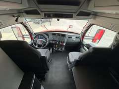 2023 Kenworth T680 photo 3