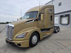 2023 Kenworth T680 photo 2
