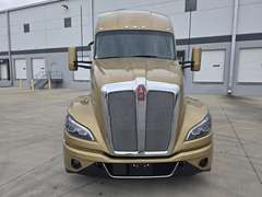 2023 Kenworth T680 photo 3