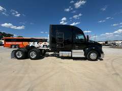 2022 Kenworth T680 photo 2