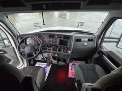 2021 Kenworth T680 photo 3