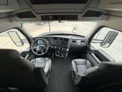 2022 Kenworth T680 photo 3