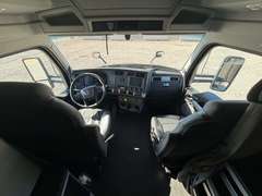 2023 Kenworth T680 photo 2