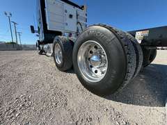 2023 Kenworth T680 photo 4
