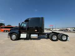 2023 International LT625 photo 8