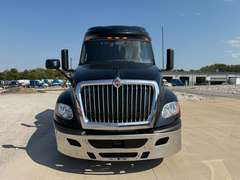 2023 International LT625 photo 6