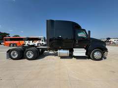 2023 International LT625 photo 2