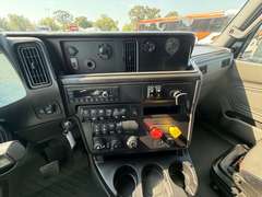 2023 International LT625 photo 3