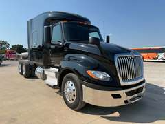 2023 International LT625 photo 1