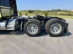 2023 Kenworth W900L photo 4