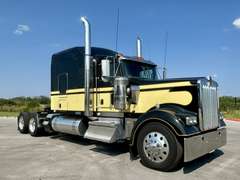 2023 Kenworth W900L photo 1