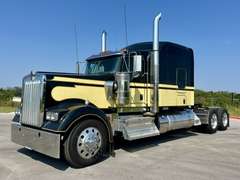 2023 Kenworth W900L photo 2
