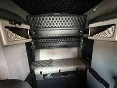 2023 Kenworth W900L photo 3