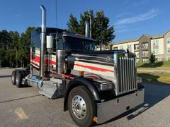 2022 Kenworth W900L photo 1