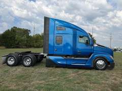 2024 Kenworth T680 photo 2