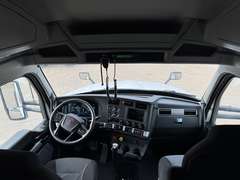 2022 Kenworth T680 photo 3