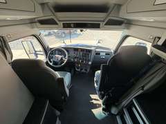2022 Kenworth T680 photo 3
